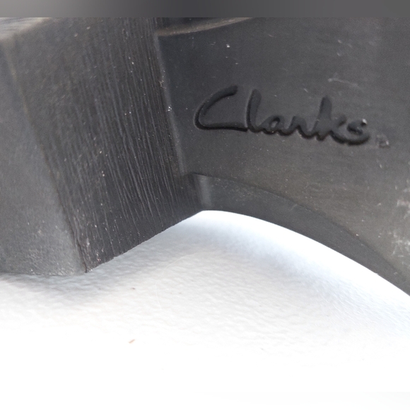 SOLD Clarks Bendables Clogs Sz 8M 34963 Leather 2.75" Heel Split Toe Mules Shoes - Picture 8 of 15